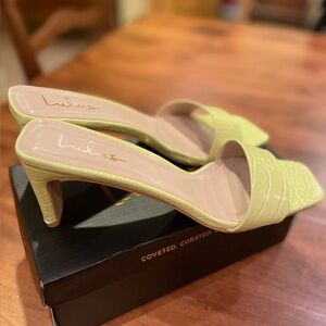 Lulus NEVER worn lime green summer heels